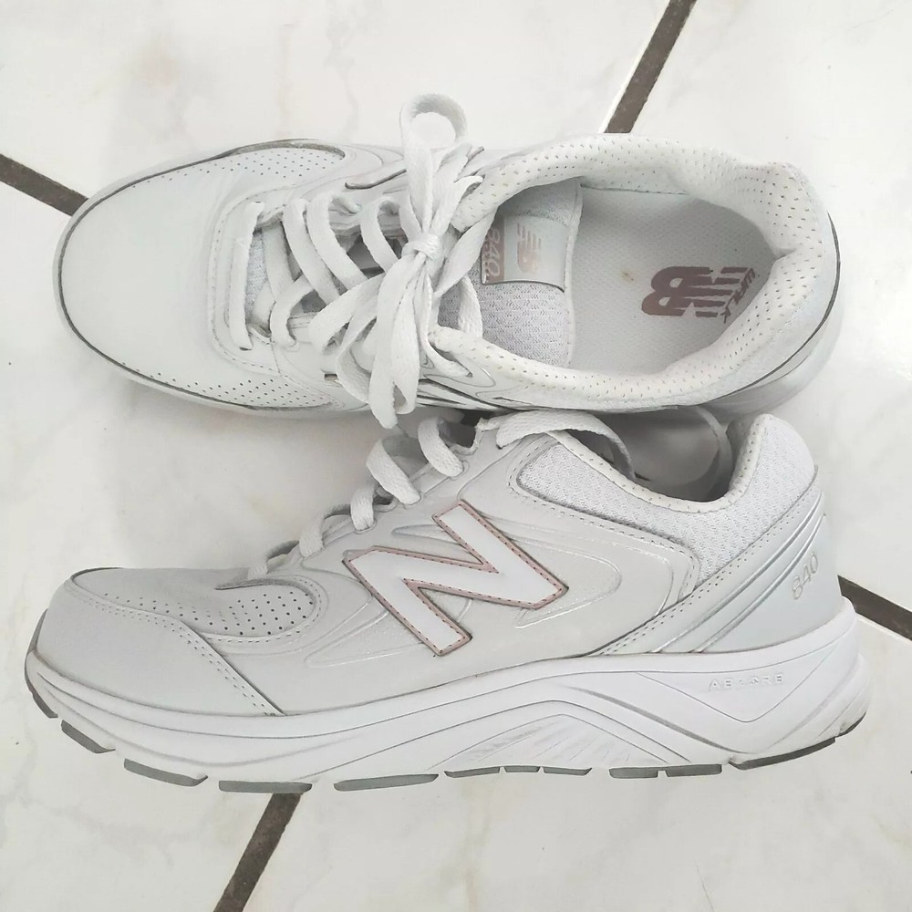 New Balance Women's DWW840GG2 White/Rose Gold Walking Shoes Size 12 Pre-owned