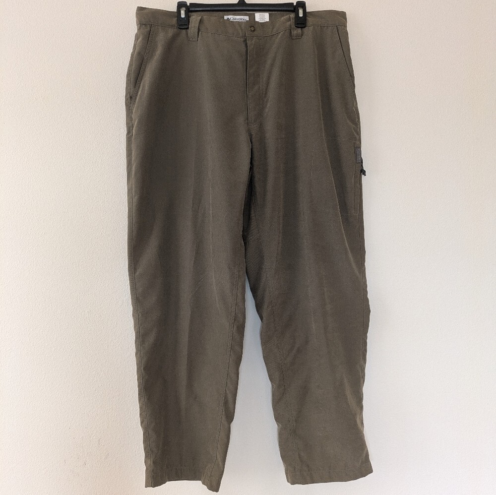 Columbia Men's Tan/Grey Cargo Pants with Zipper Pockets Size 40x32