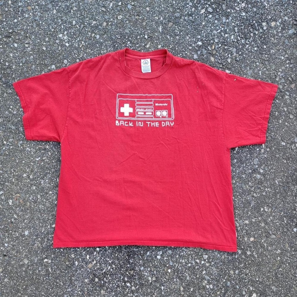 Vintage Y2K 2004 Nintendo “Back in The Day” Controller Graphic Red T Shirt