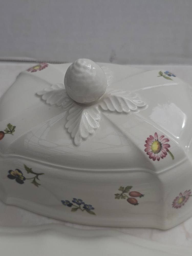 Villeroy & Boch Petite Fleur  Porcelain  Butter Dish With Lid  7 3/4