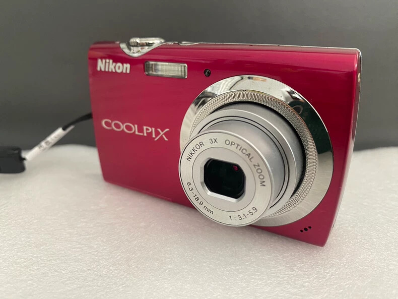 Nikon COOLPIX S230 10.0MP Digital Camera Pink