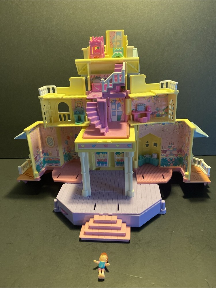 Vintage Polly Pocket Bluebird Pop Up Party Play House Club House 1995 & 1 Doll