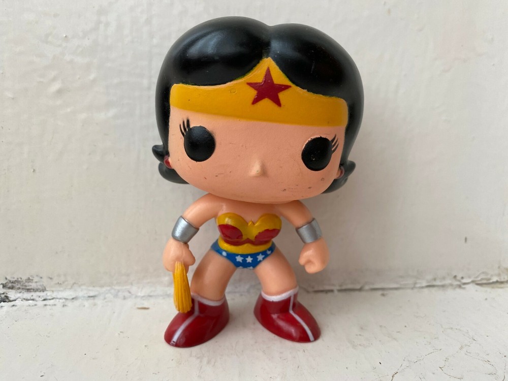 FUNKO POP VINYL #08 WONDER WOMAN DC UNIVERSE COMICS HEROES SERIES FIGURE