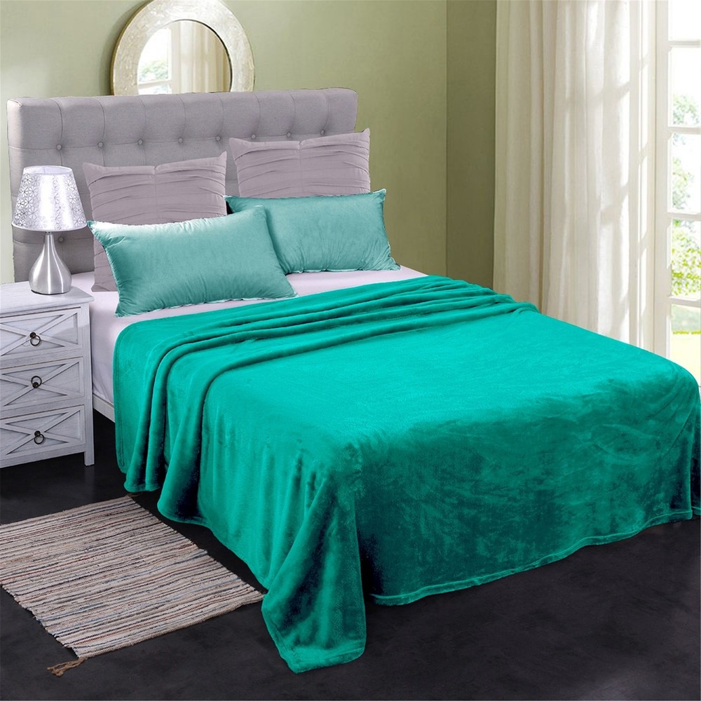 Luxury Soft Flannel Fleece Blanket for All Seasons  
