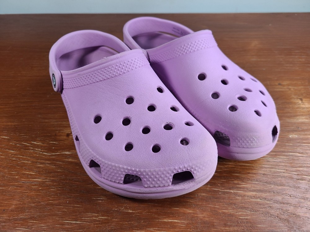 Crocs Classic Clogs Unisex Lavender 10001 Slip On Womens Size 8 Mens Size 6