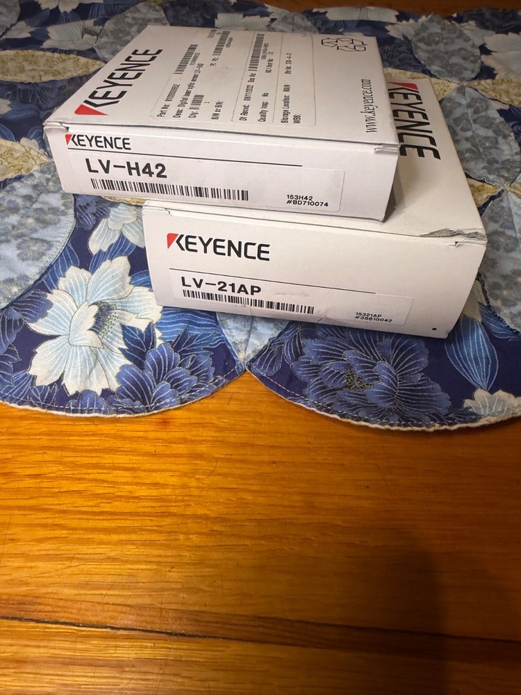 Keyence LV-21AP Digital Laser Sensor LV Series Amplifier.  Keyence LV-42 sensor