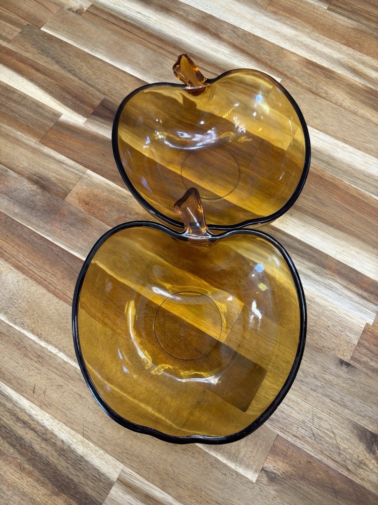Hazel Atlas Honey Colored Apple Serving Bowls Set Up 2￼