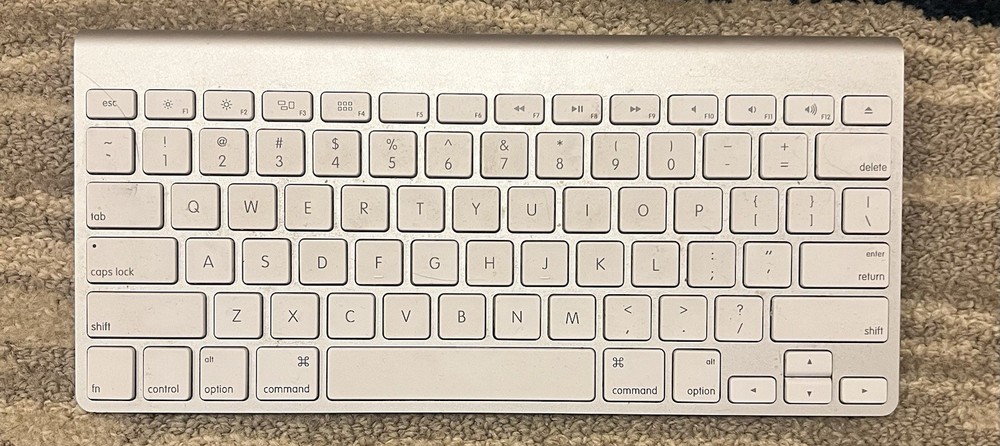 Apple Wireless Bluetooth Keyboard Review and Performance Test