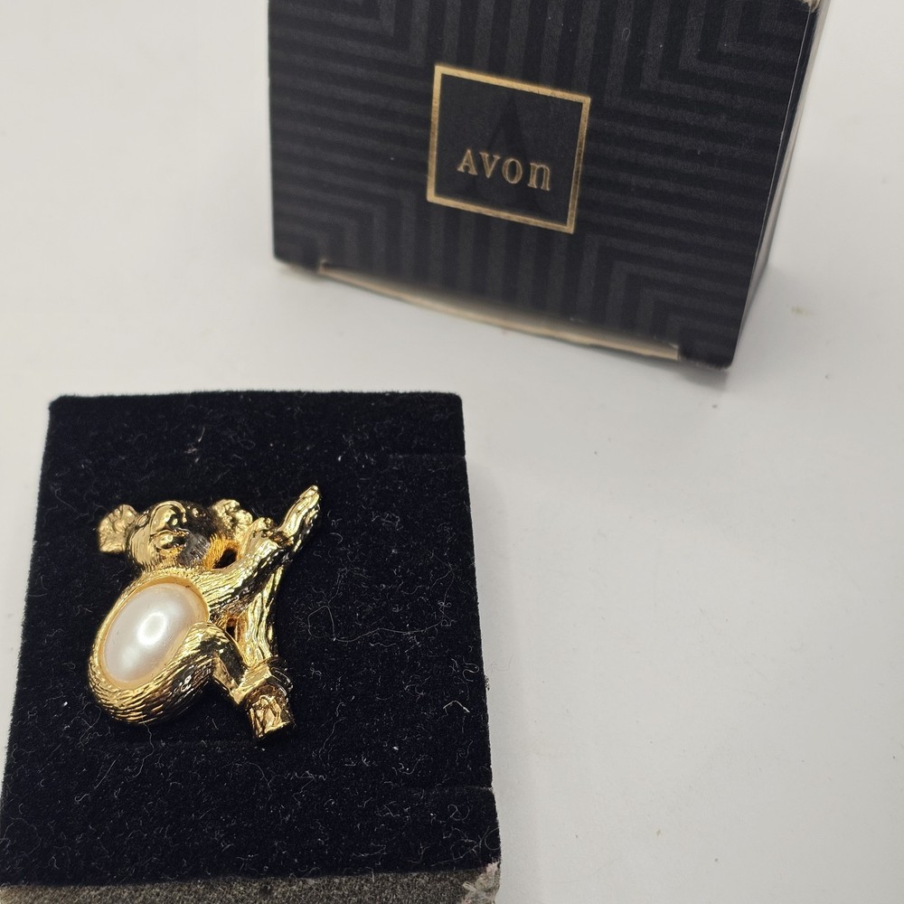 Avon Koala Bear Tac Pin Gold Tone Faux Pearl Vtg 1994 NIB Friendly Critters