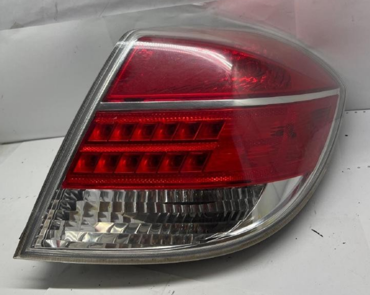 2007-2009 Saturn Aura RH Passenger Tail Light Assembly OEM