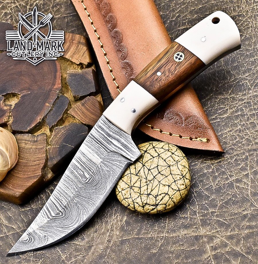 Exquisite Damascus Hunting Skinner Knife with Rosewood & White Handle
