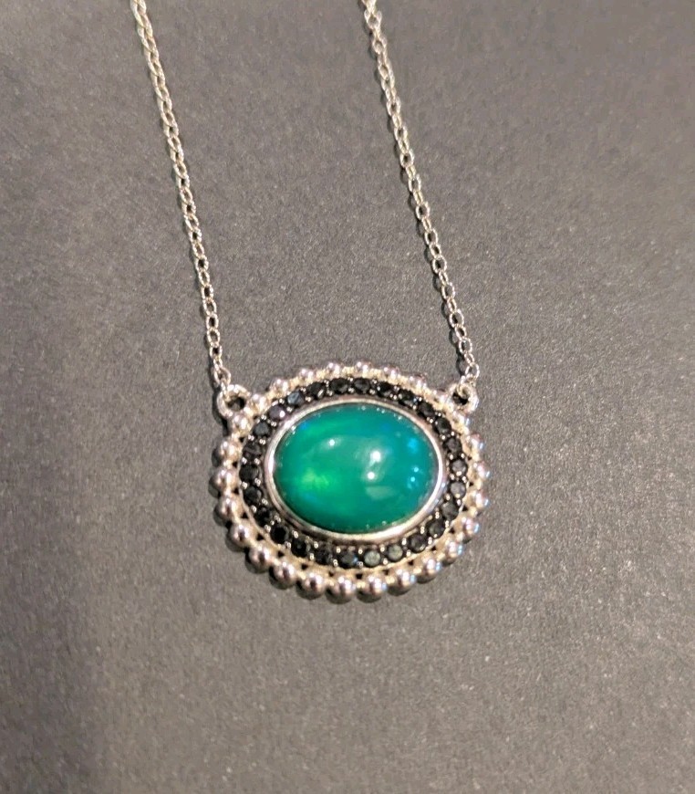 Green Opal Oval Gemstone Pendant Silver Necklace Never Worn