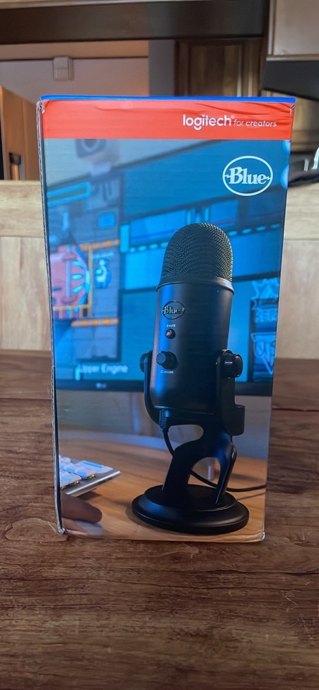 Blue Yeti Professional Multi-Pattern USB Condenser Microphone - Blackout