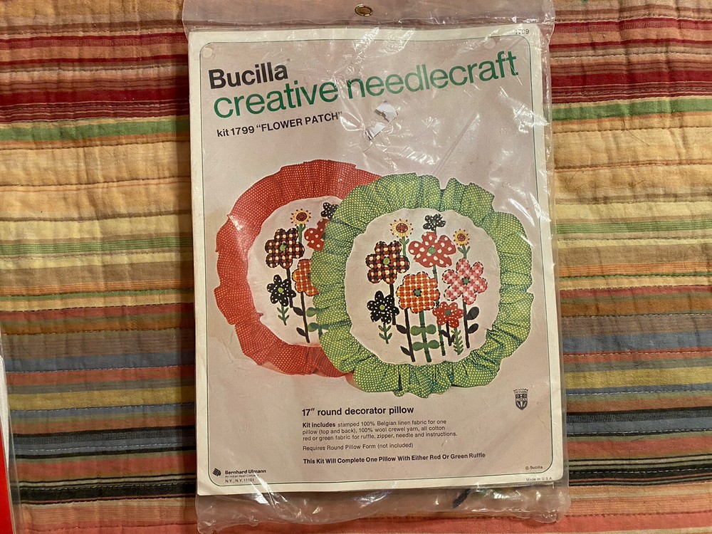 Bucilla Flower Patch Embroidery kit 7 inch Round Red Pillow brand new Belgium Li