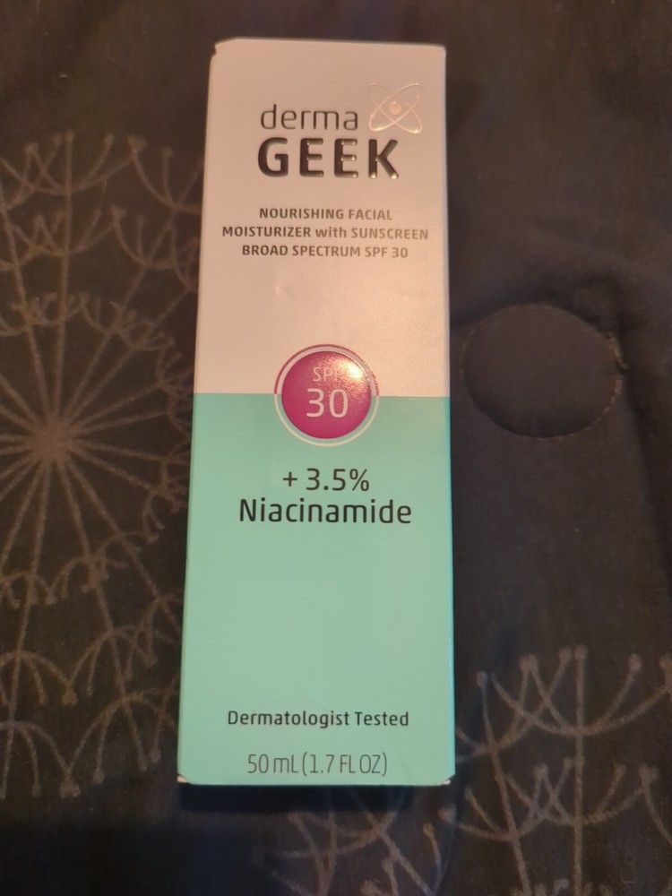 derma GEEK NOURISHING FACIAL MOISTURIZER with SUNSCREEN BROAD SPECTRUM SPF 30