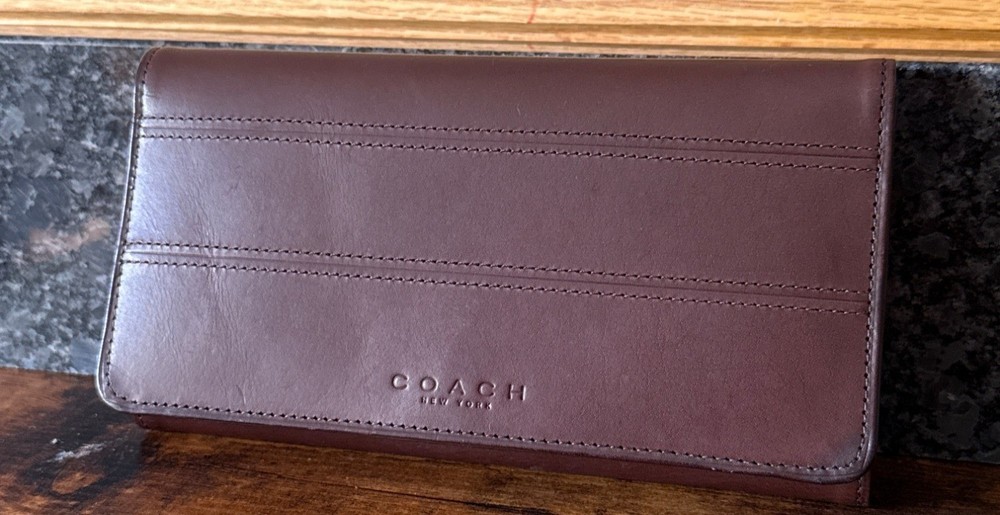 Coach  New York  Vintage Brown Leather Clutch Wallet Snap Closure & Back Zipper