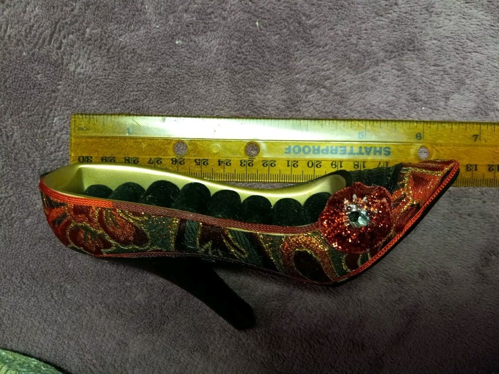 Red Designed High Heeled Shoe Ring Holder: Holds 7 rings 6