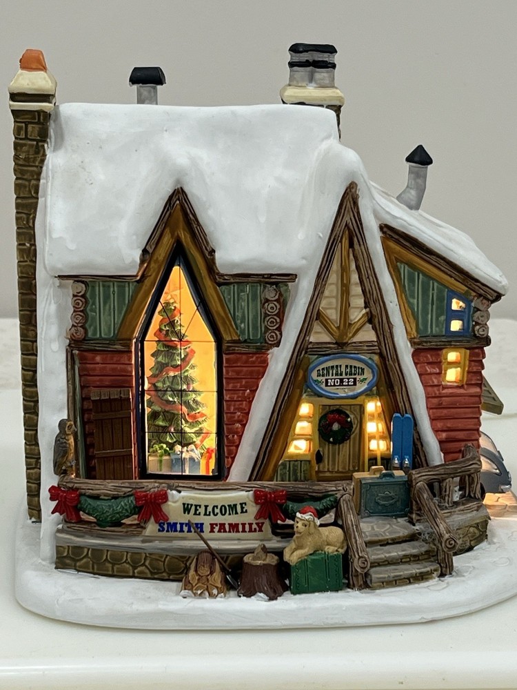 Lemax “Mountain Holiday Reunion” Porcelain Lighted Building. Excellent ! 2021
