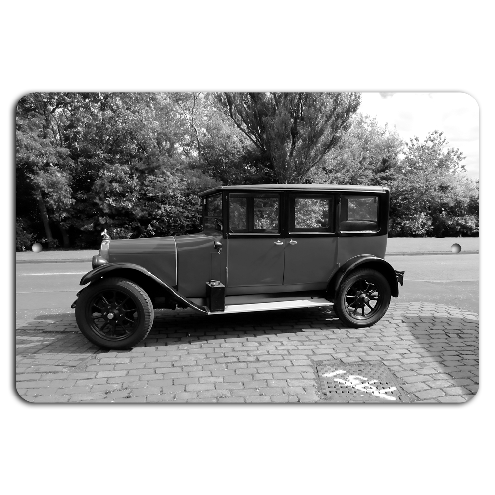 Vintage Charm: Classic Car Metal Sign