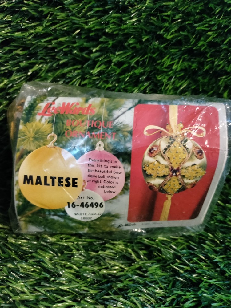 LeeWards MALTESE White/Gold Vintage Sequin Bead Christmas Ornament Kit NOS
