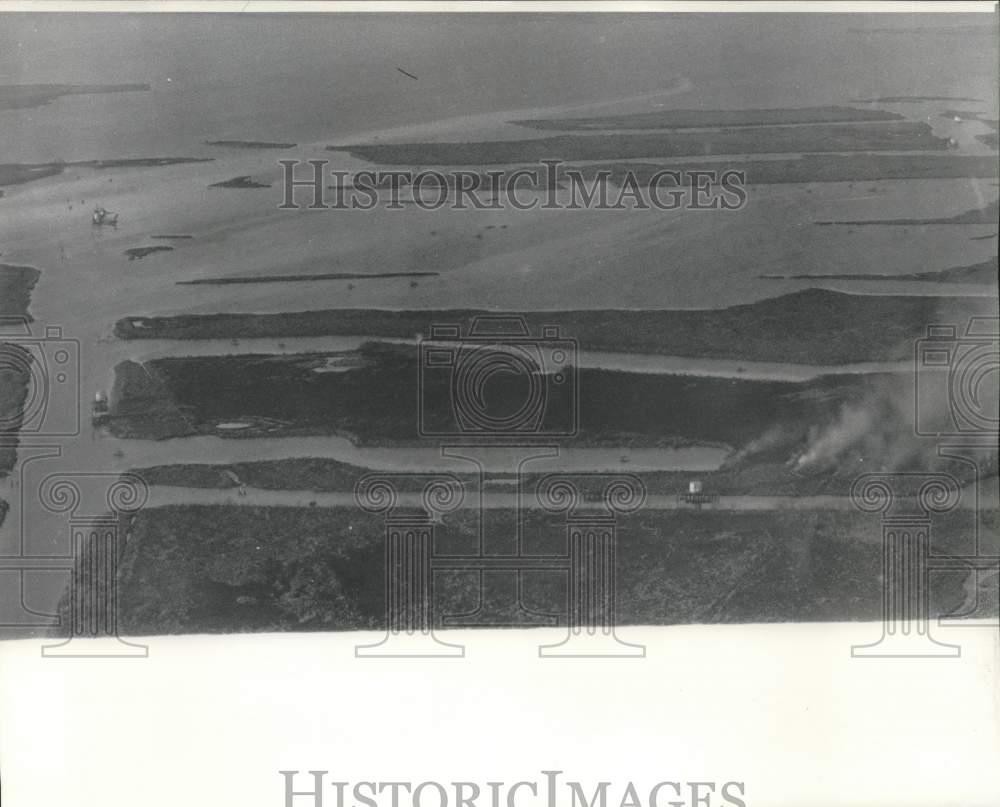 1976 Press Photo Oil spill in Louisiana - noc00900