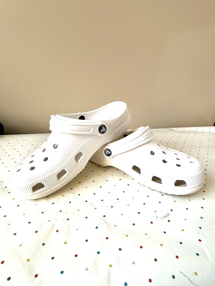 Crocs Classic Clog Unisex Adults Slip-On  Ultra Soft Water-Friendly Sandal M6 W8