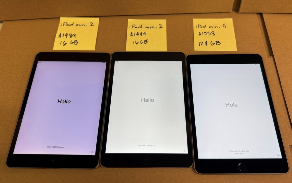 Lot of (1)Apple iPad Mini 4 128gb A1538 and (2) Apple iPad Mini 2 16gb A1489