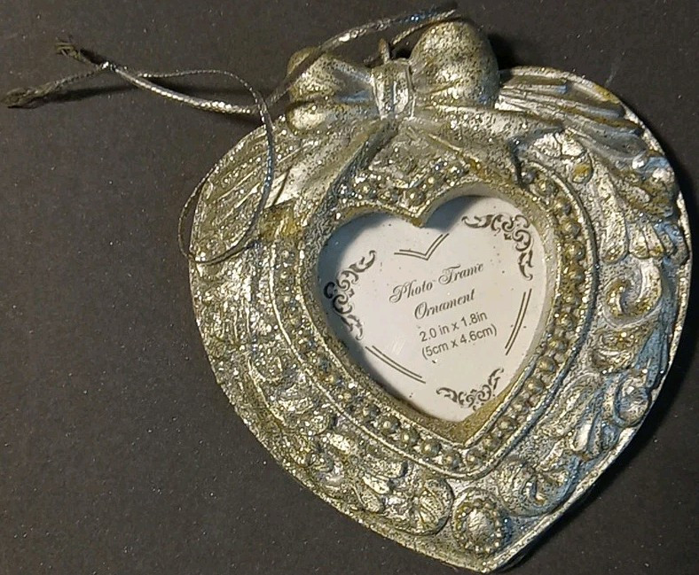 Elegant Heart Photo Frame Christmas Ornament Holds 2x1.8 Inch Pic