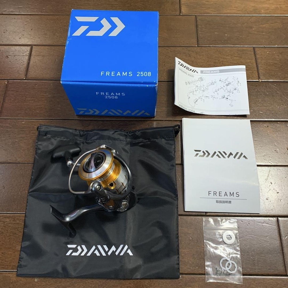 Daiwa 11 Freems 2508 Spinning Reel Lightly Used Minor Cosmetic Wear