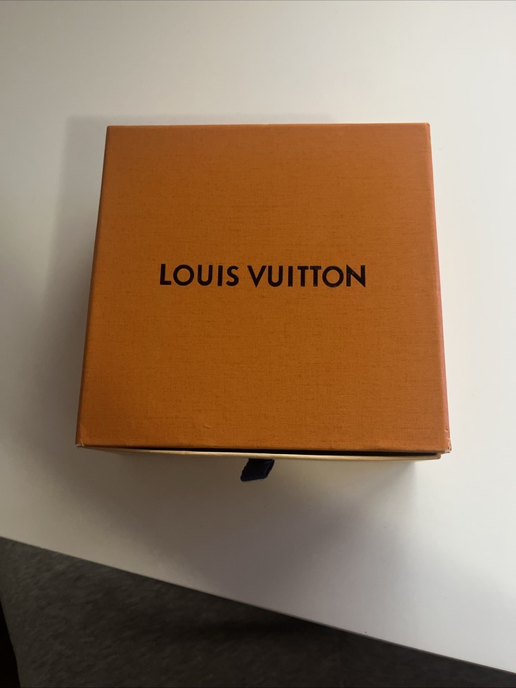 BARELY  USED!!  Louis Vuitton LV Initiales Black Belt Size 42