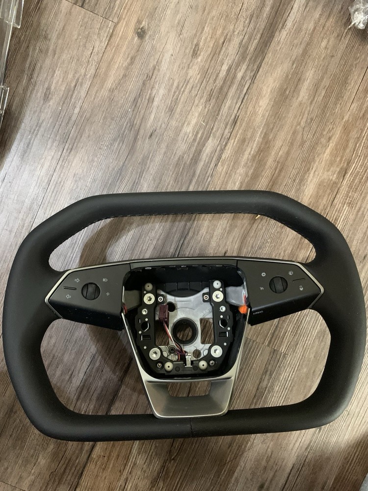 OEM TESLA EVEREST Cybertruck Cyberbeast Steering Wheel Square 1692551-00-D