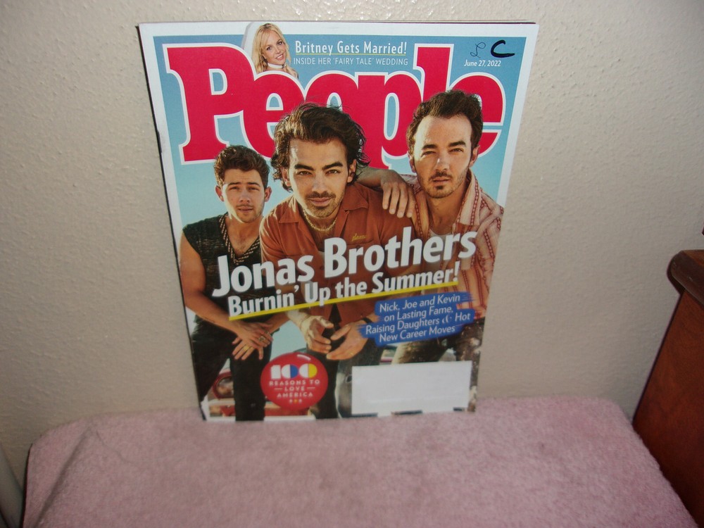 PEOPLE MAGAZINE ..JONAS GROTHERS..BURNIN