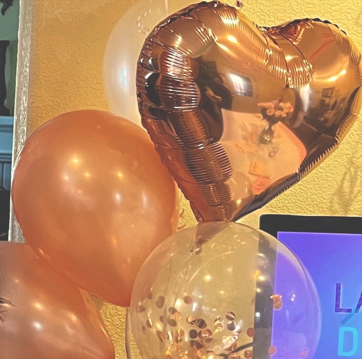 Rose Gold Birthday Party/Valentine’s Day Helium And Latex Balloon Set