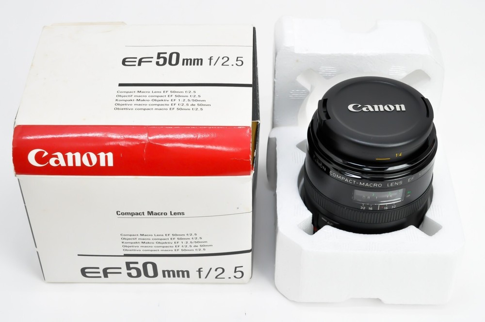 Near Mint - Canon Compact-Macro EF 50mm f/2.5 Macro Close Up Lens For EF Mount
