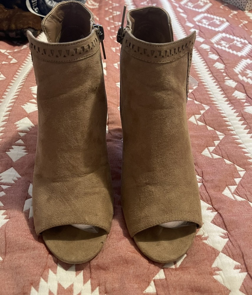 Parker and Sky Tan Heels Size 7 Women’s Fashion Sandals