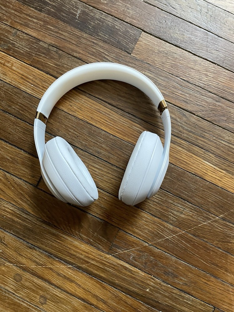 Beats Studio Pro Bluetooth Wireless Headphones - White ‼️BUY NOW‼️