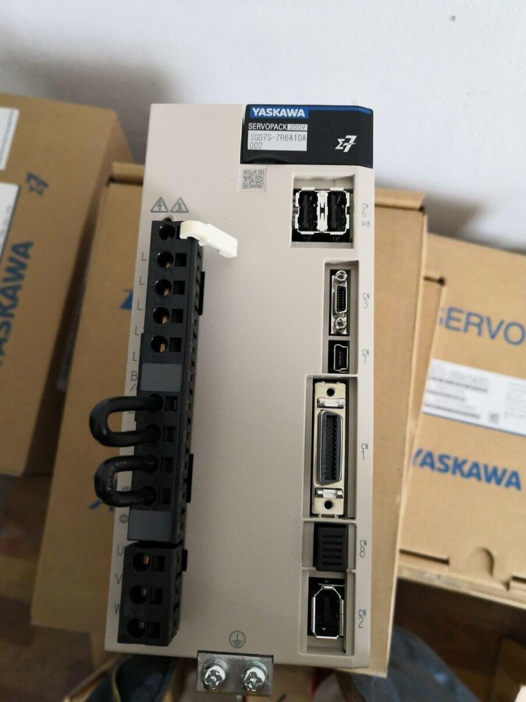 Yaskawa SGD7S-7R6A10A002 Servo Driver SGD7S7R6A10A002 Expedited Shipping New