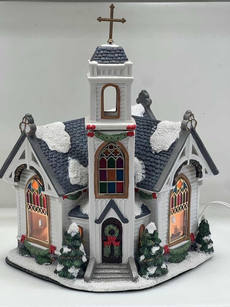 2007 Retired St Nicholas Square Illuminated Mint Village Chapel