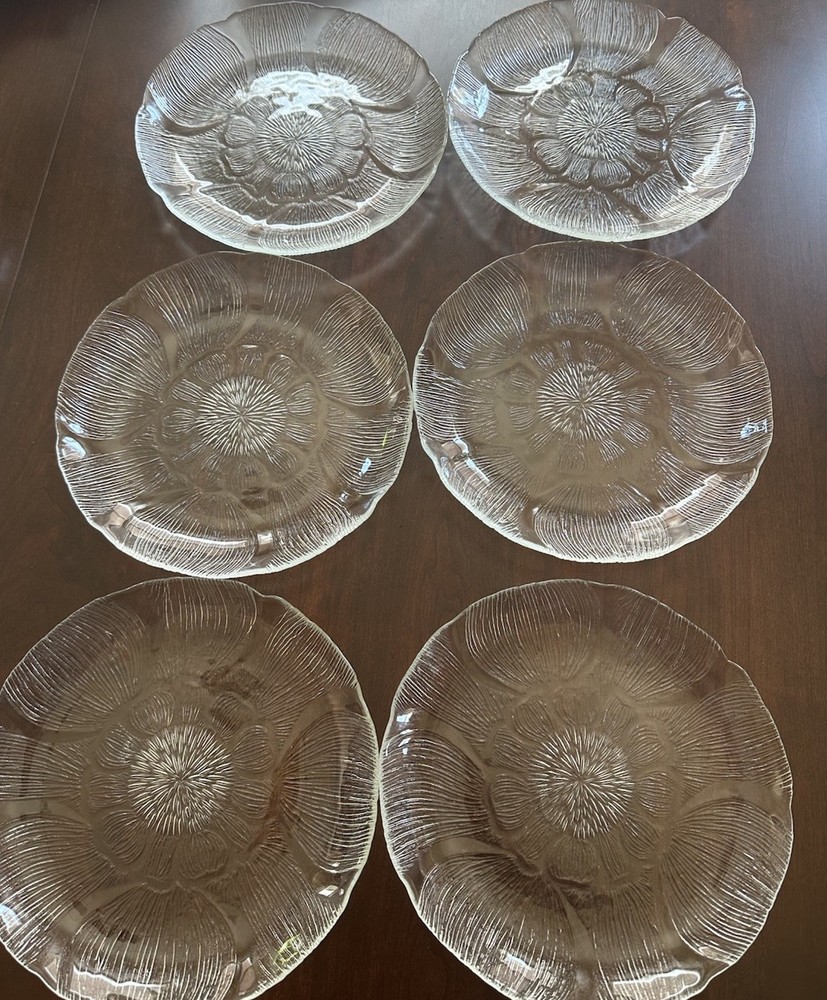 Arcoroc France 6-Piece Fleur 7.75 Inch Clear Glass Coupe Salad Dessert Plates Set