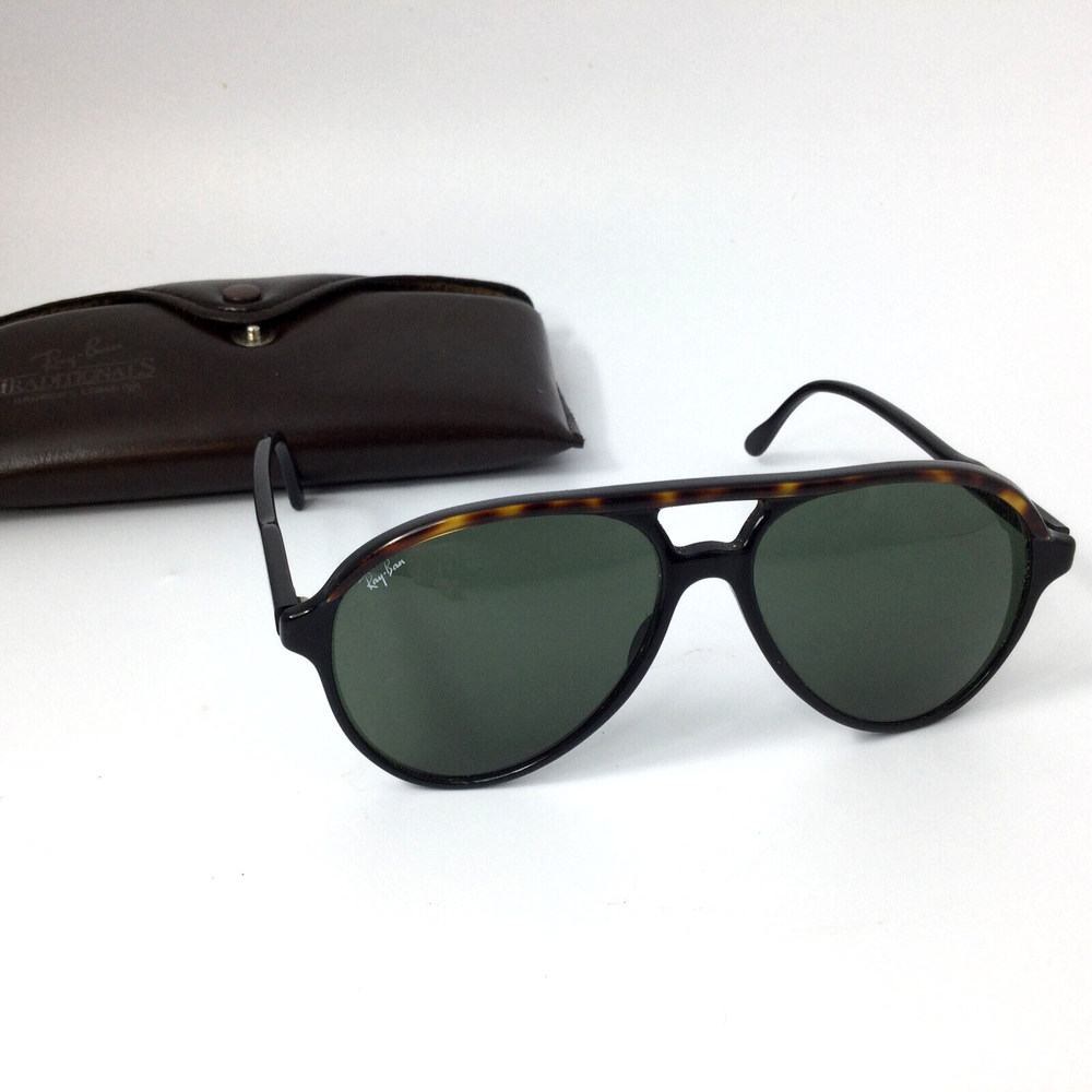 Vintage B & L Ray Ban  A Sunglasses Traditional with Case