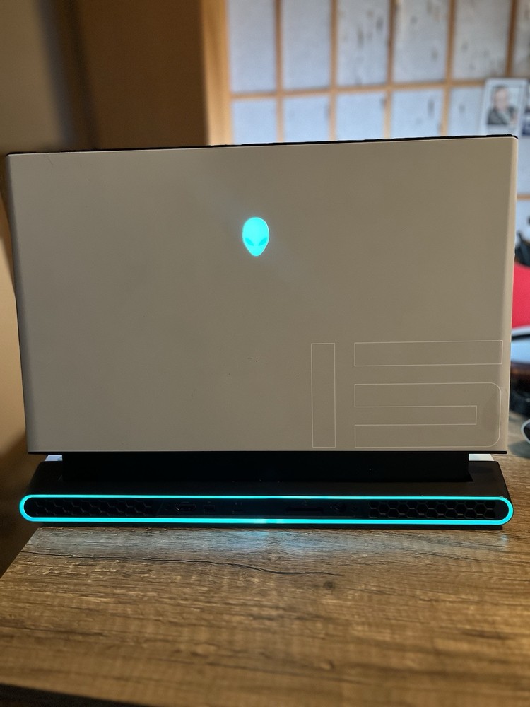 Alienware M15 R3 15.6'' (500GB SSD, Intel Core i7-10875H, 2.30GHz, 32GB, NVIDIA)