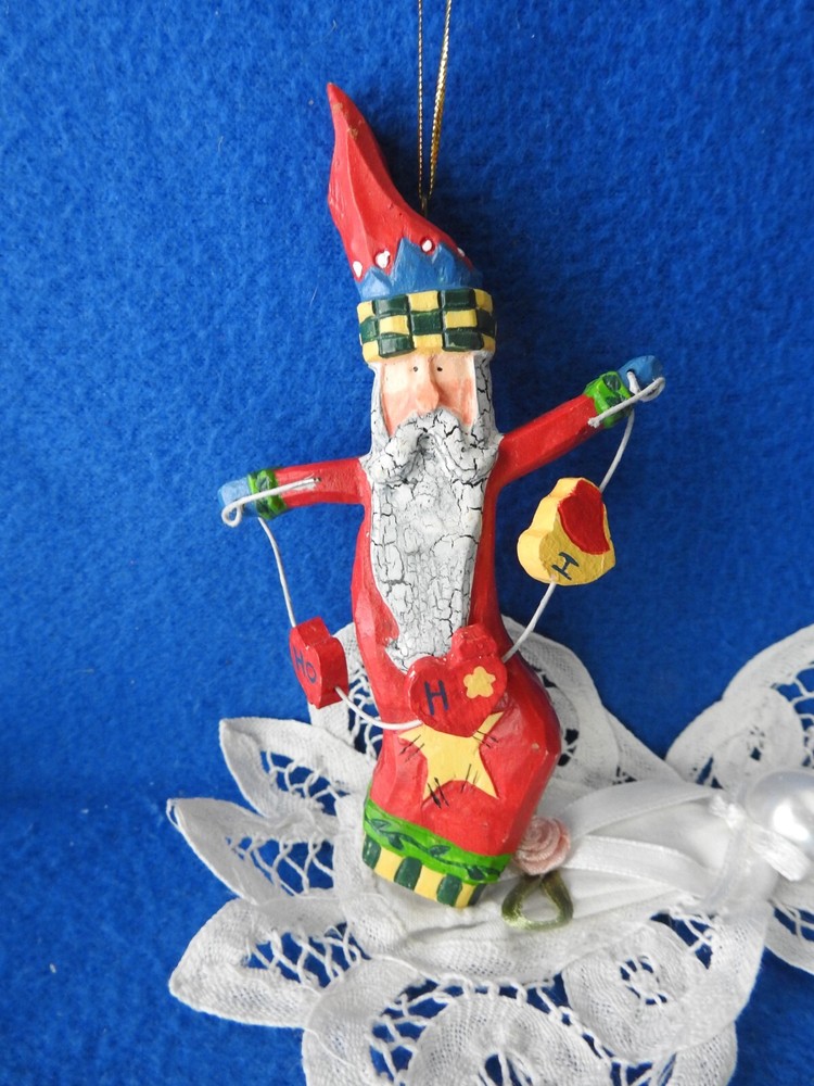 Cannon Falls ? Wood look Old World  Santa with Hearts Ornament 5