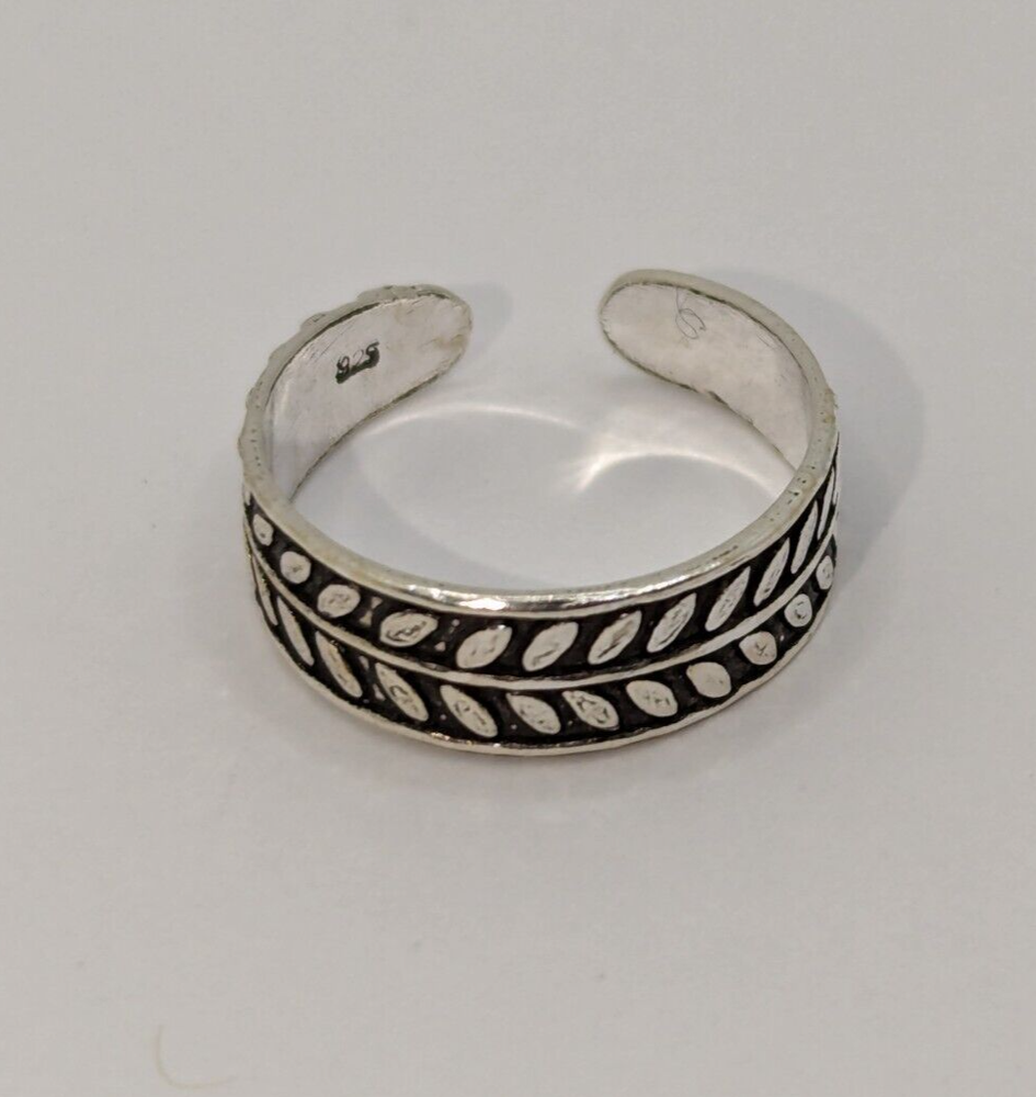 Sterling Silver Toe Ring. Vine With Leaves Design. Adjustable Size. 925 Silver
