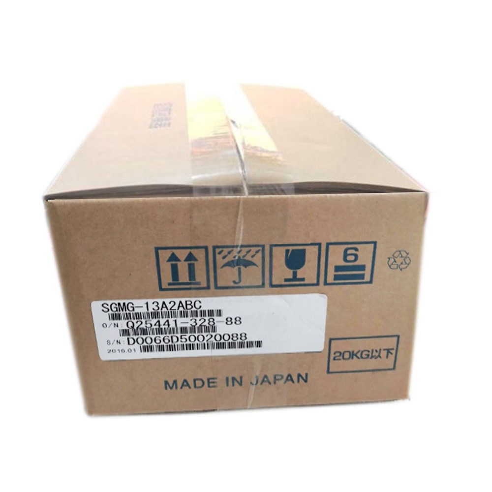 New in box YASKAWA SGMG-13A2ABC Servo Motor