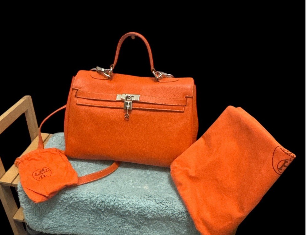 HERMÈS Leather