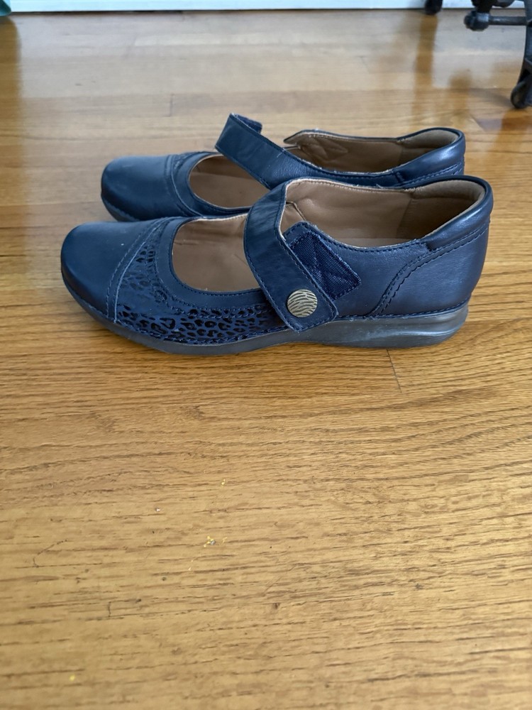 Clarks Roseville Mary Jane Women’s  Size 8.5 M  Black  Gently Worn