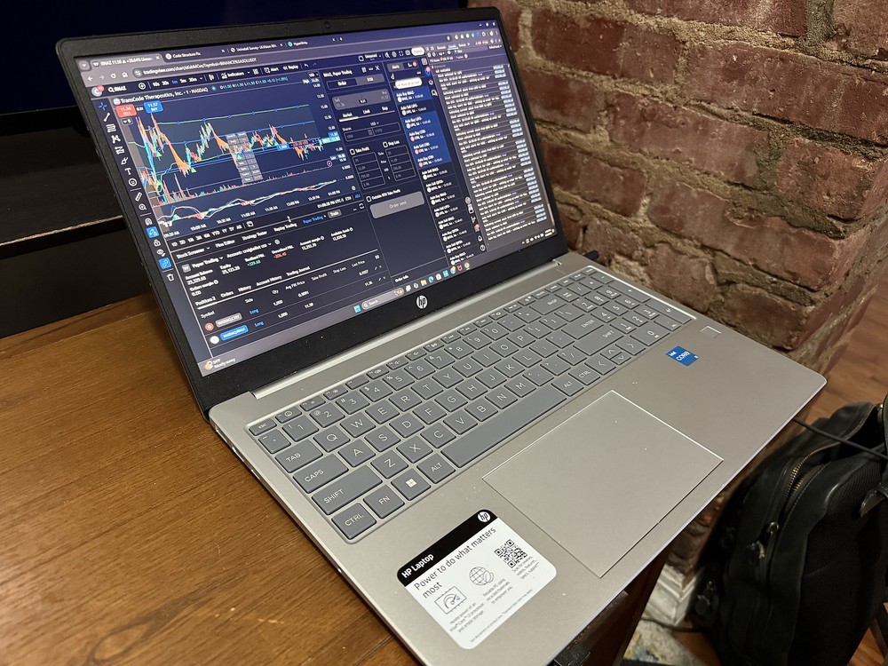 HP 15-EF2013DX 15.6'' (256GB SSD AMD Ryzen 5 5500U 2.1GHz 12GB RAM) Laptop - Silver