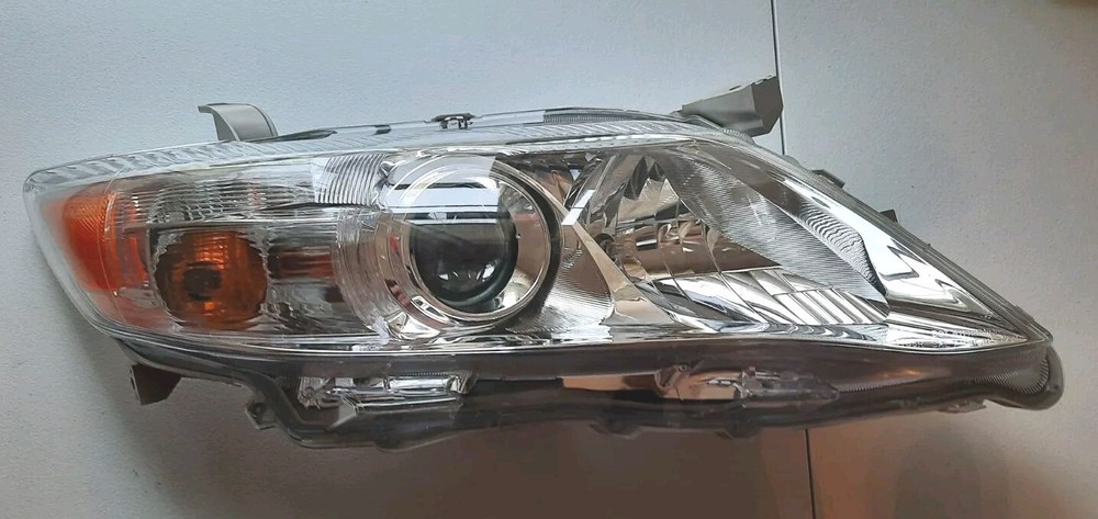 2010-2011 Toyota Camry Right Passenger Side Headlight Assembly P63B