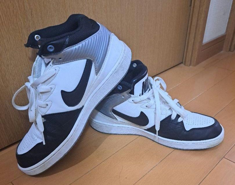 Nike Men White Black High-Top Sneakers Size 8.0US