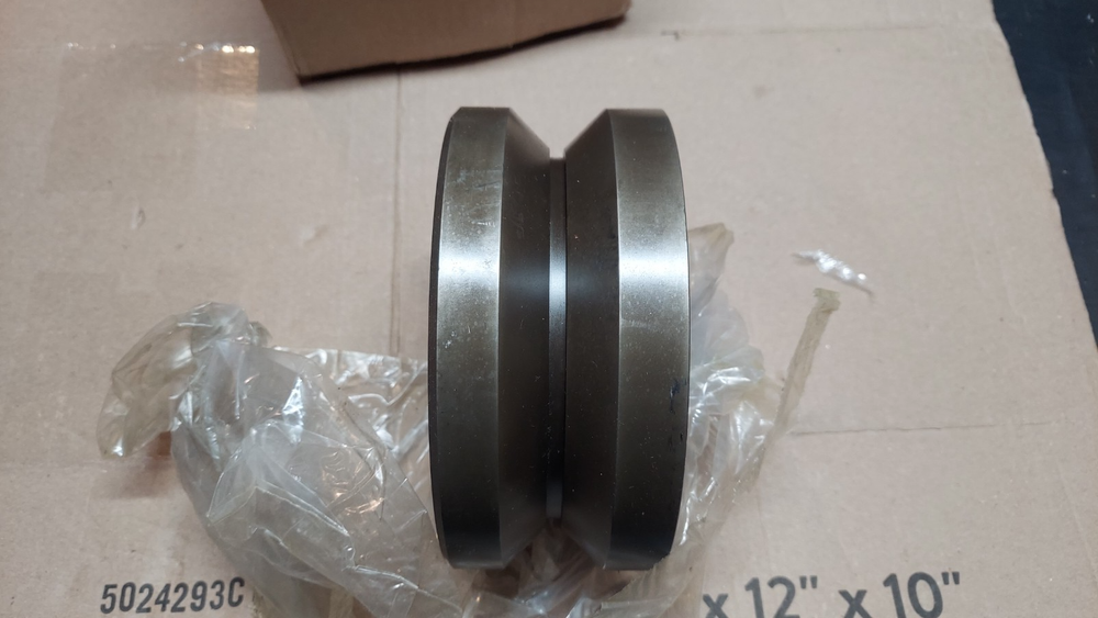 New Osborn VLRY-7-1/2 VLRY V-Grooved Yoke Style Load Runner 96291